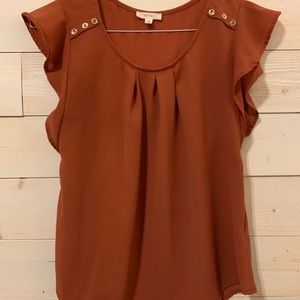 Gorgeous Top w/ ruffle sleeves
